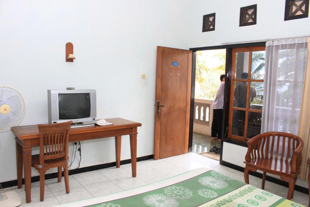 Baru Dua Beach Hotel Banyuwangi  Exterior photo